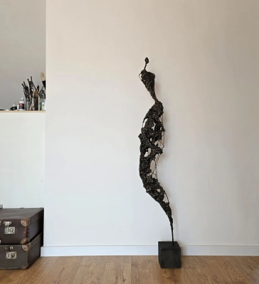 rzezba-nowoczesna-duza-rzezba-do-domu-salonu-wysoka