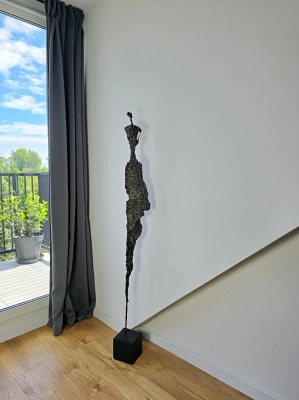 rzezba-nowoczesna-duza-rzezba-do-domu-salonu-postac-kobieta