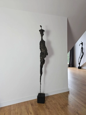 rzezba-nowoczesna-duza-rzezba-do-domu-salonu-postac-kobieta