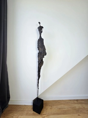 rzezba-nowoczesna-duza-rzezba-do-domu-salonu-postac-kobieta