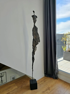 rzezba-nowoczesna-duza-rzezba-do-domu-salonu-postac-kobieta