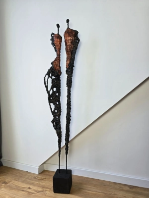 rzezba-wspolczesna-postacie-duza-rzezba-TERRA-abstrakcyjna