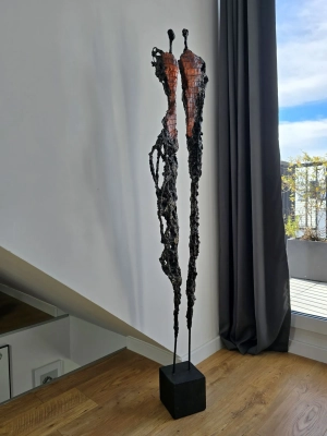 rzezba-wspolczesna-postacie-duza-rzezba-TERRA-abstrakcyjna