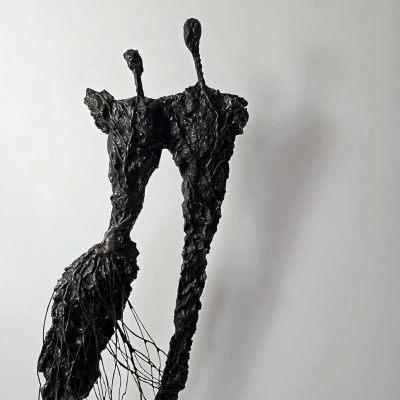 Nowoczesne-rzezby-do-domu-duza-rzezba-postacie-galeria