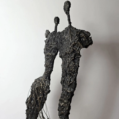 Nowoczesne-rzezby-do-domu-duza-rzezba-postacie-galeria