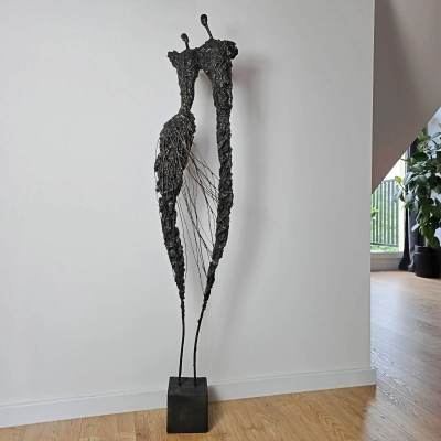 Nowoczesne-rzezby-do-domu-duza-rzezba-postacie-galeria