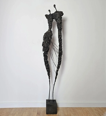 Nowoczesne-rzezby-do-domu-duza-rzezba-postacie-galeria