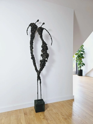 nowoczesna-rzezba-do-domu-oryginalna-rzezba-z-metalu