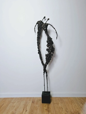 nowoczesna-rzezba-do-domu-oryginalna-rzezba-z-metalu