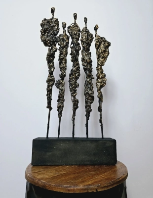 rzezba-statuetka-gabinet-kancelaria-oryginalna-rzezba-z-metalu