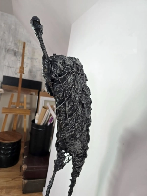 Mloda-sztuka-duza-rzezba-pancernik-wspolczesna-rzezba