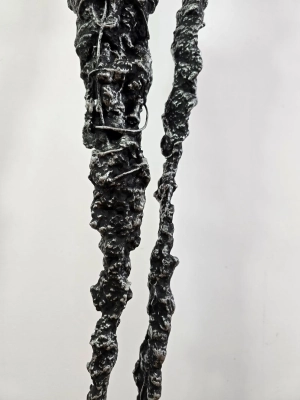 wysoka-rzezba-nowoczesna-stal-glina-postacie-unikatowa