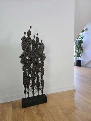 mloda-sztuka-rzezba-z-metalu-postacie-abstrakcyjna-surrealizm