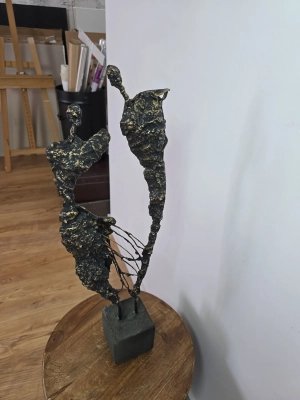 rzezby-figurki-mloda-sztuka-abstrakcyjna-rzezba-zmetalu