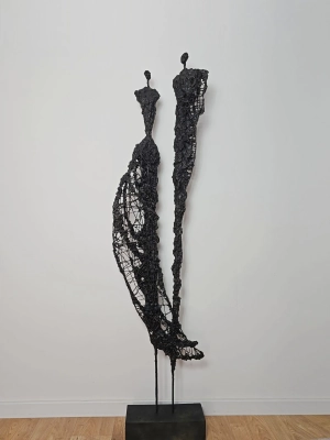 Duza-wysoka-rzezba-postacie-z-metalu-gliny-do-patio-hol-gabinet