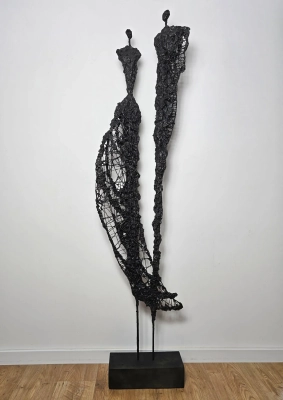 Duza-wysoka-rzezba-postacie-z-metalu-gliny-do-patio-hol-gabinet