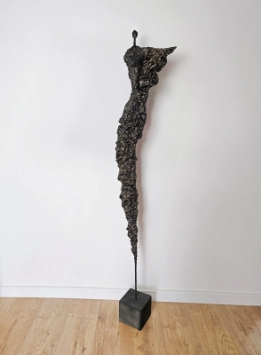 ulotnosc-rzezba-postac-kobiety-nowoczesna-rzezba-wysoka