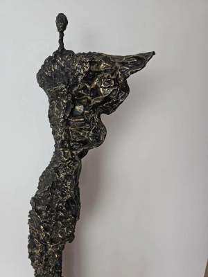 ulotnosc-rzezba-postac-kobiety-nowoczesna-rzezba-wysoka