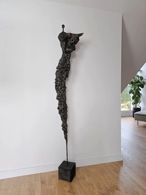 ulotnosc-rzezba-postac-kobiety-nowoczesna-rzezba-wysoka