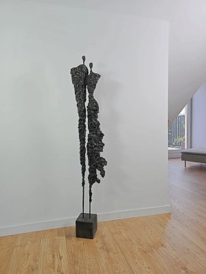 rzeźba-do-domu-rzezba-wspoczesna-wysoka-abstrakcyjna-organicznosc-struktury