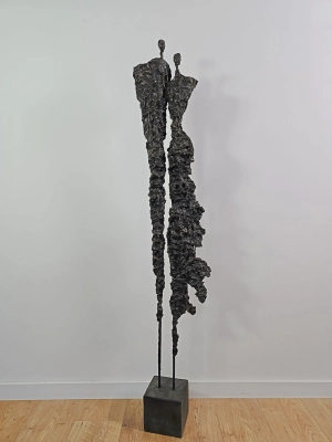 rzezba-wspoczesna-wysoka-abstrakcyjna-organicznosc-struktury-mloda-sztuka