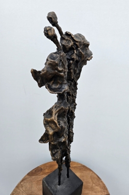 nietypowe-ozdoby-do-salonu-zachwycajaca-rzezba-z-metalu-anioły