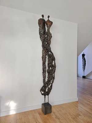 bliskosc-duza-rzezba-wysoka-2m-kolor-rdzawy-braz-miedz