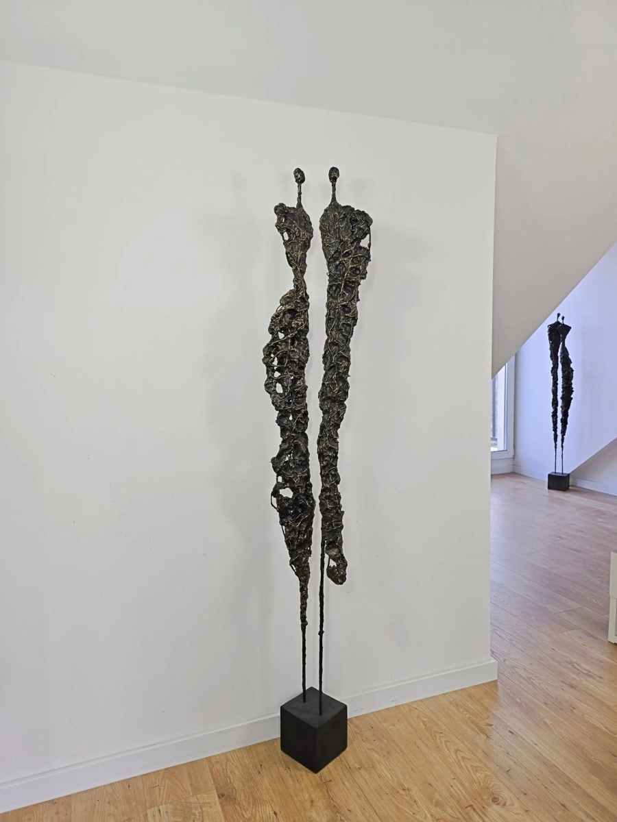 wysoka-rzezba-sploty-180-cm-braz-czarna-patyna-do-domu