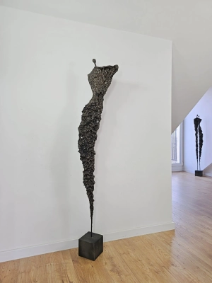 przemiana-rzezba-165-cm-nowoczesne-rzezby-z-metalu