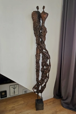 bliskosc-duza-rzezba-wysoka-2m-kolor-rdzawy-braz-miedz