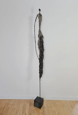 opiekunka-wysoka-smukla-rzezba-abstrakcyjna-z-metalu-2-metry-na-sprzedaz