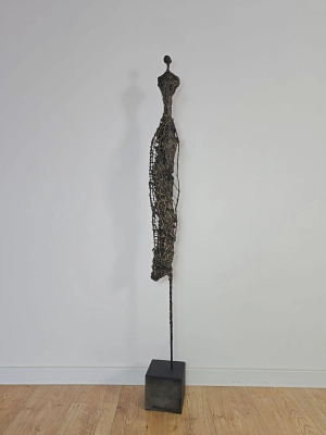 rzezba-kobieca-sylwetka-cykl-sploty-150cm-abstrakcyjna