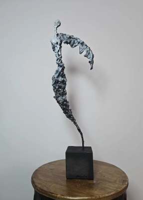 rzezba-aniol-abstrakcyjna-sylwetka-kobiety-galeria-siwek