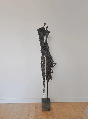 Rzeźby do salonu z Pracowni Siwek - nowoczesne, wysokie