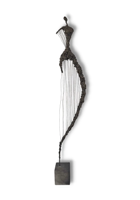 rzezba-z-metalu-kobieta-duze-formy-przestrzenne-do-wnetrz