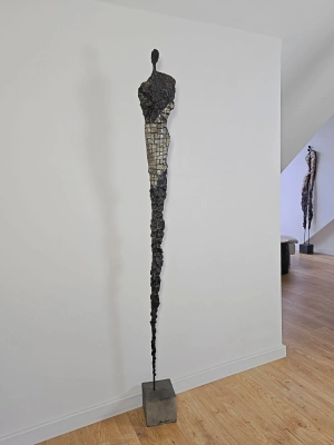 nowoczesna-rzezba-strateg-smukla-sylwetka-mezczyzny-175cm