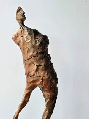 mysliciel-rzezba-rzeby-studentow-asp-sprzedaz-mloda-sztuka