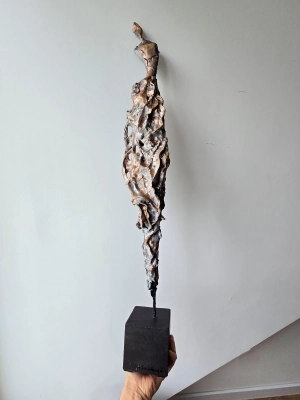 ulotność-rzezba-figurka-kobiety=nowoczesne-rzezby-pracownia-siwek