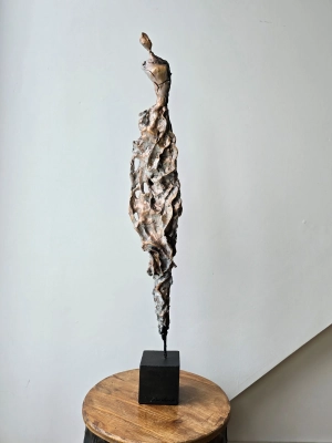 ulotność-rzezba-figurka-kobiety=nowoczesne-rzezby-pracownia-siwek
