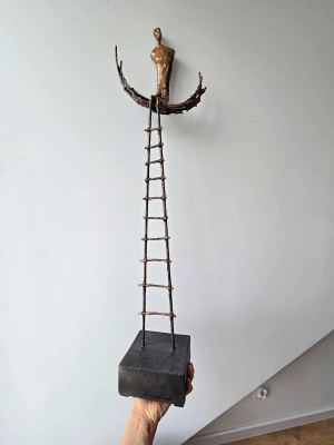 rzezba-surrealizm-magiczny-marzyciel-mloda-sztuka-aukcja