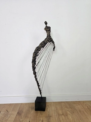 abstrakcyjna-rzezba-do-salonu-harfea-sploty-no-258-88-cm-galeria-siwek