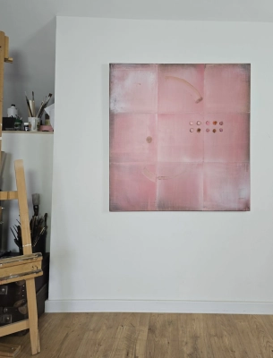 Pastel Vibe 100x100 — obraz w pudrowym różu ręcznie malowana abstrakcja
