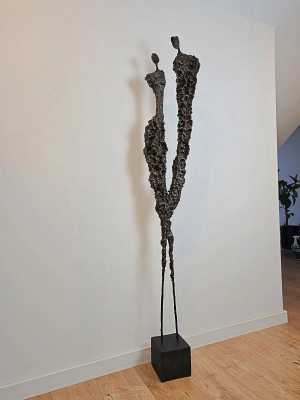 Sploty no.270 163 cm — rzeźba dwóch połączonych postaci z cyklu Sploty Krystyny Siwek