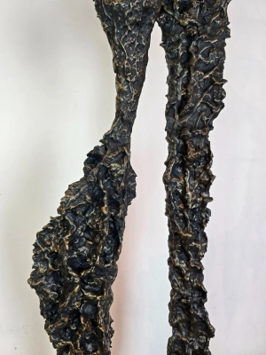 Detal rzeźby Sploty no.271 — strukturalna powierzchnia i metaliczne przetarcia