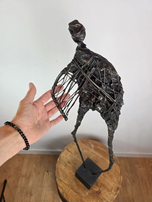 Ikarus 77 cm — współczesna rzeźba z cyklu Sploty no.276