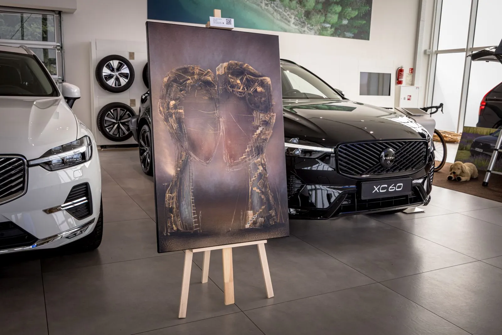 Obrazy Krystyny Siwek na wystawie w Volvo Car Wrocław-Bielany